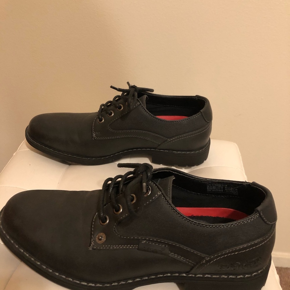 Men’s 7 Levi casual lace up LIKE NEW!